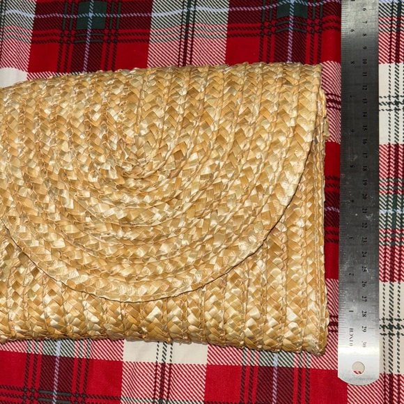 Elegant Woven Clutch - Picture 4 of 6